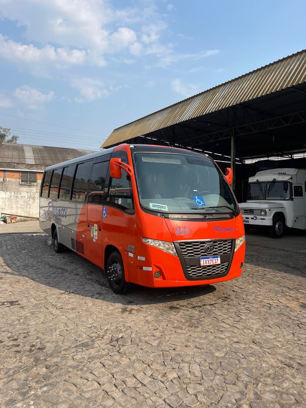 Foto do Micro-ônibus Executivo 620